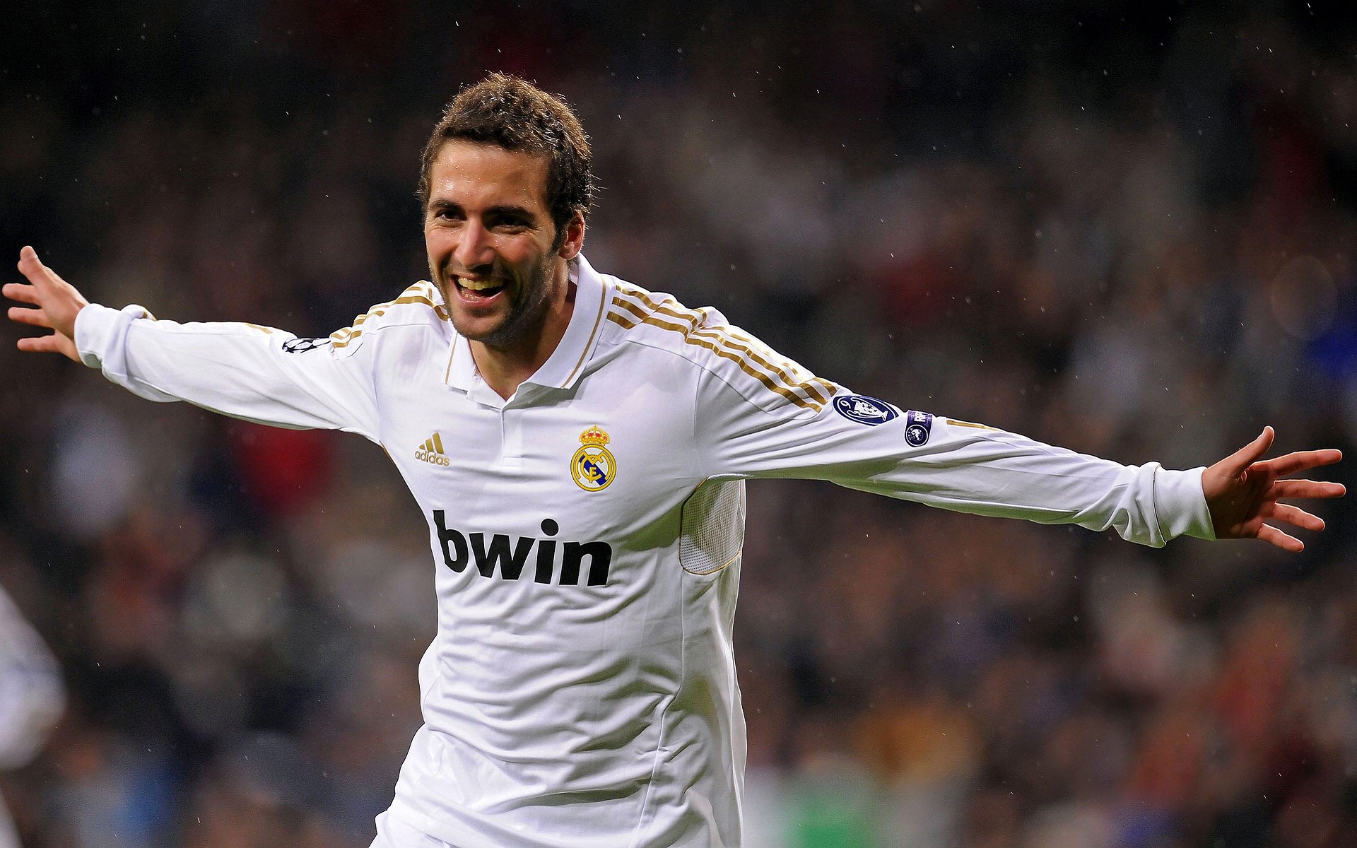 “足球公益跑活动走进社区，促进全民健身”，足球公益项目简介